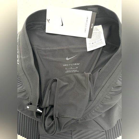 NEW WITH TAGS  NIKE AEROSWIFT Womens Racing Shorts Size Small NWT - Picture 9 of 10